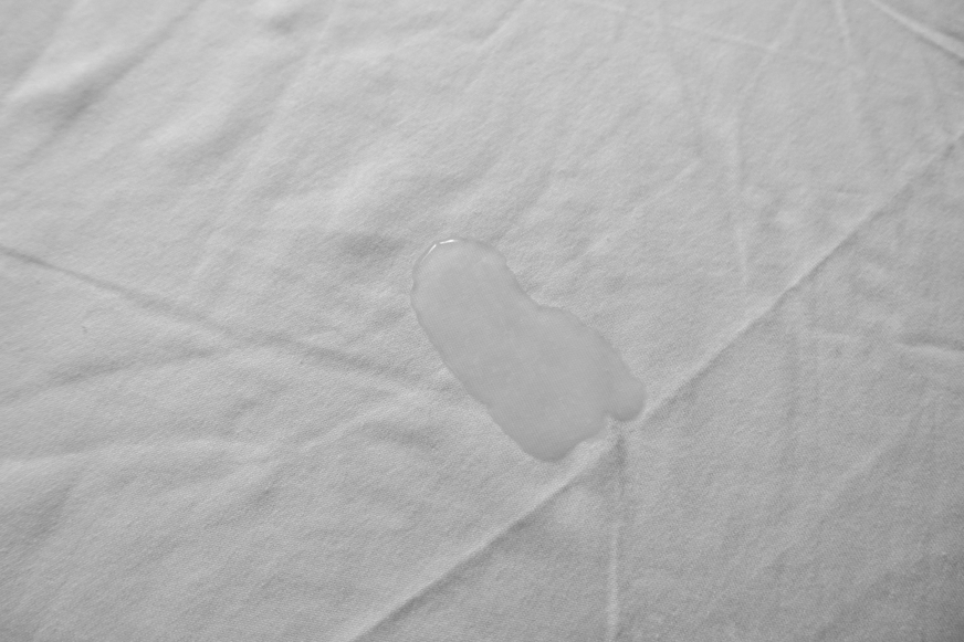 hypnia mattress protector with water on it